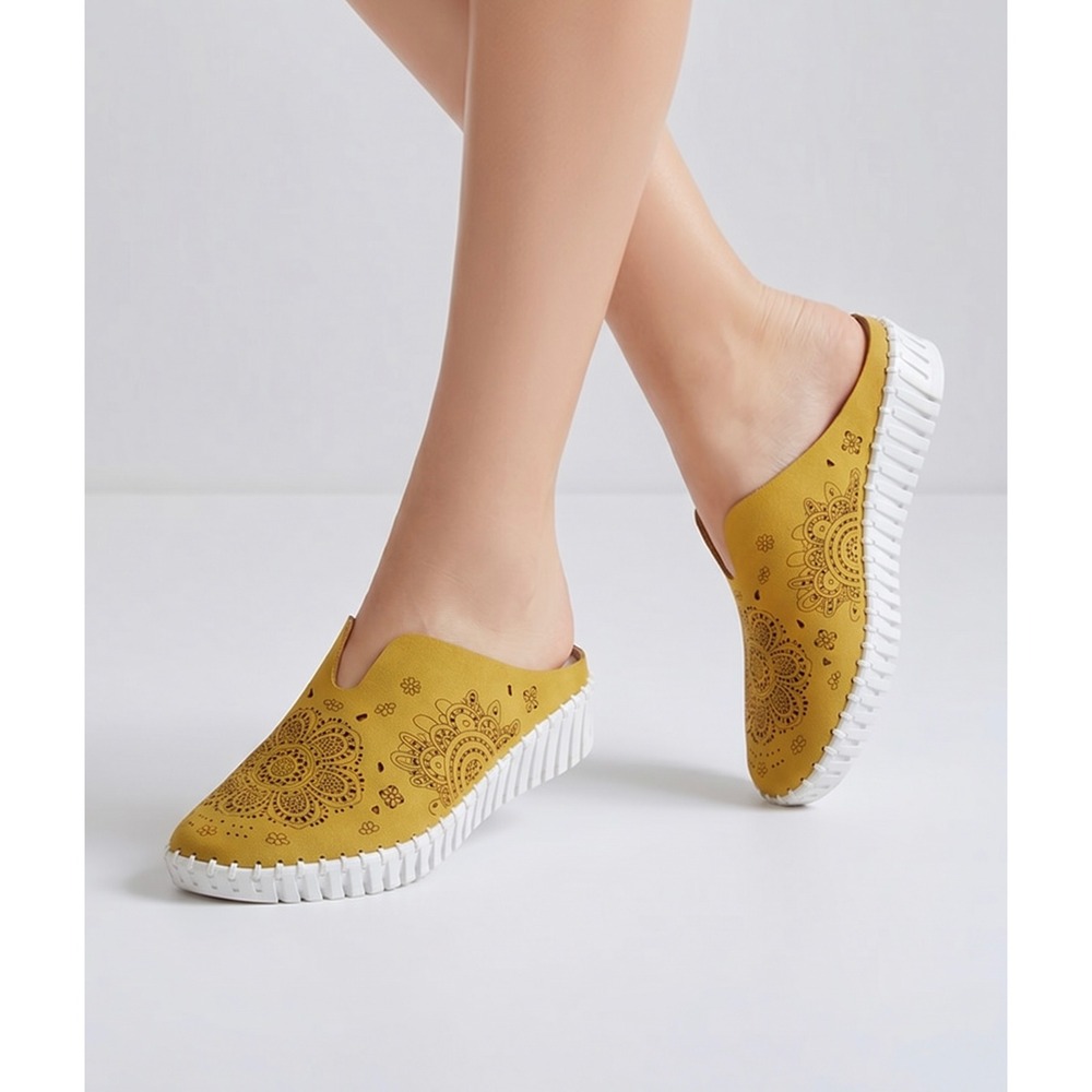 NEW Bernie Mev Tracy Mules Womens EURO 36 US 5 Mustard‎ Yellow Floral Slides